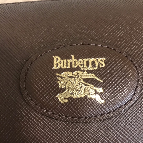 SEND me an offer😊 Burberrys clutch/ pouch🌹 - Picture 7 of 12